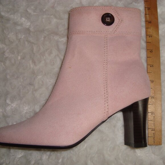 New Predictions Faux Suede Heeled Ankle Booties Zip Boots Size 5 Pink - Picture 4 of 7